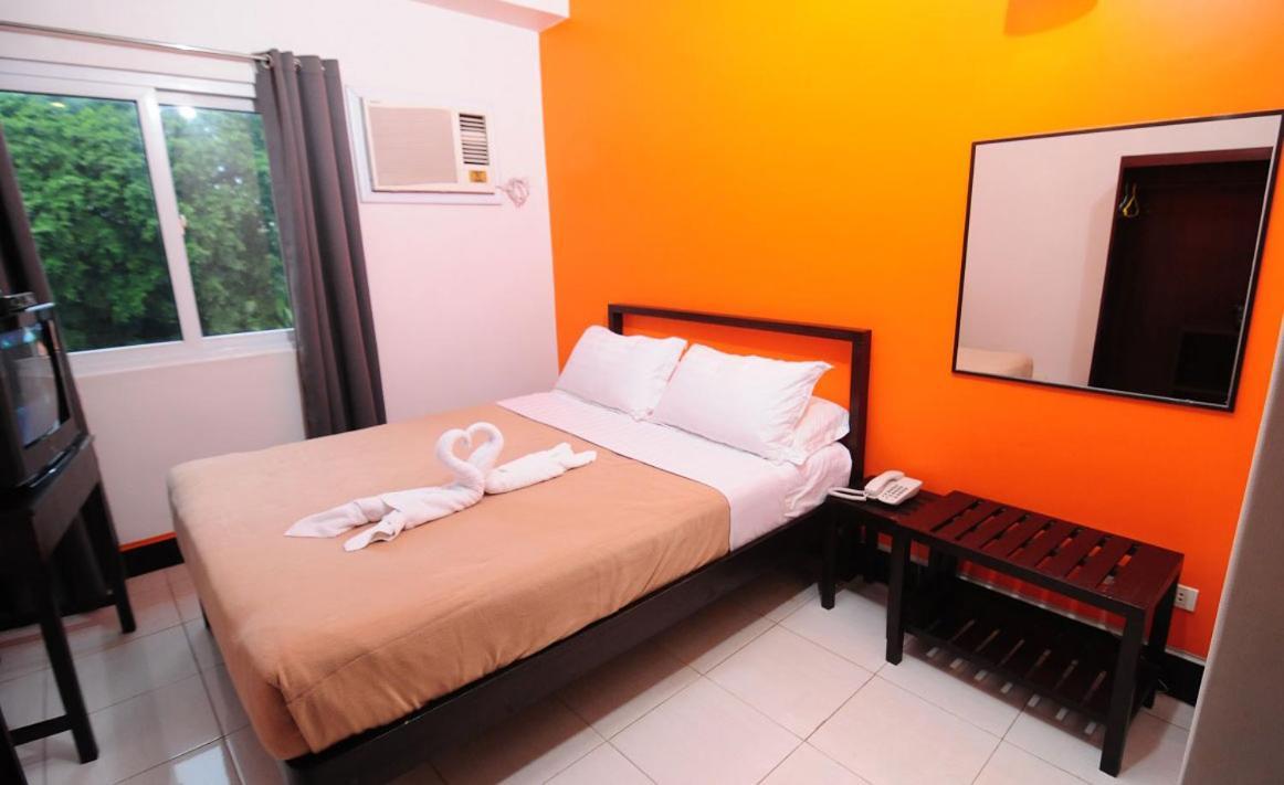 Negrense Suites Bacolod Dış mekan fotoğraf