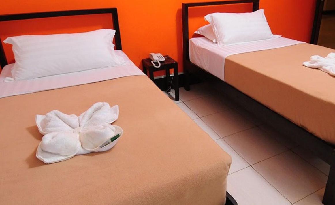 Negrense Suites Bacolod Dış mekan fotoğraf