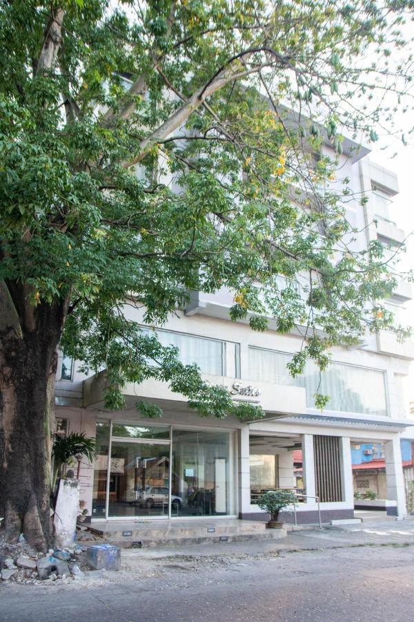 Negrense Suites Bacolod Dış mekan fotoğraf